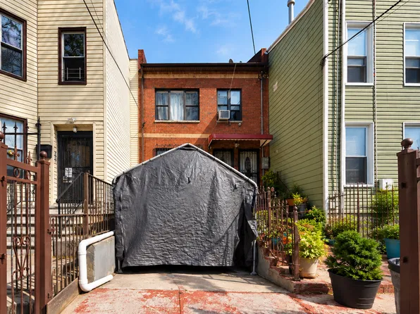 121 Montauk Avenue image 1 of 27