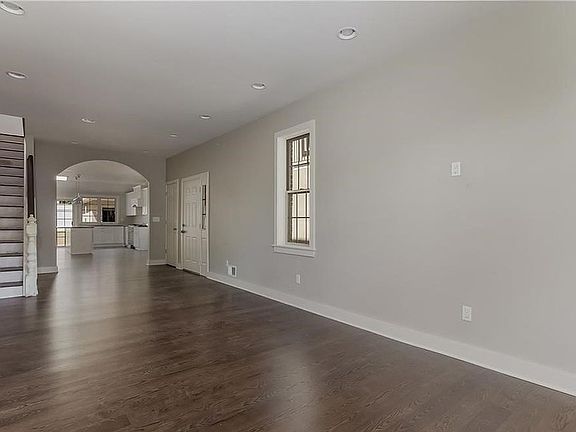 4th image of 6033B Huxley Ave #B