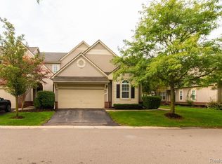 38492 Saratoga Cir, Farmington Hills, MI 48331