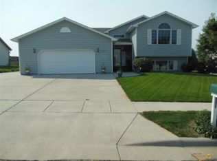 709 Hanover Dr, Rapid City, SD 57701