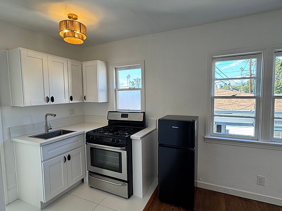 2nd image of 2707 W Jefferson Blvd #3