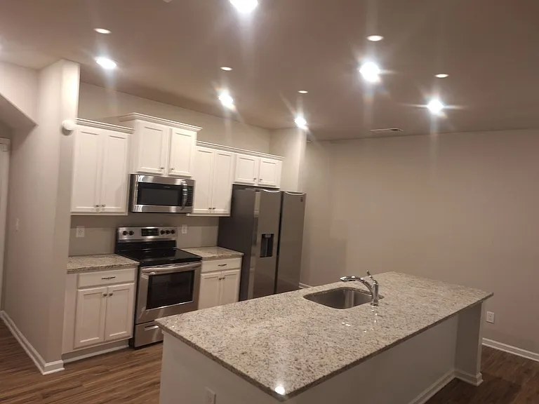 220 Turner Ln — Photo 12