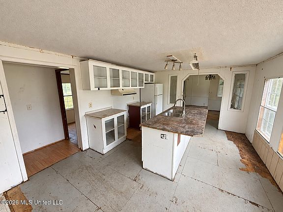 5th image of 18206 Robinson Rd