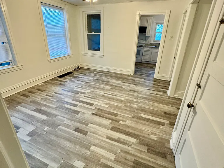 242 Oak St — Photo 3
