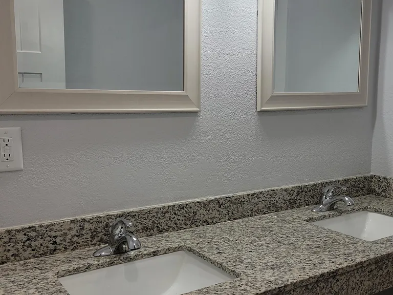 205 Oskaloosa St #203 — Photo 6
