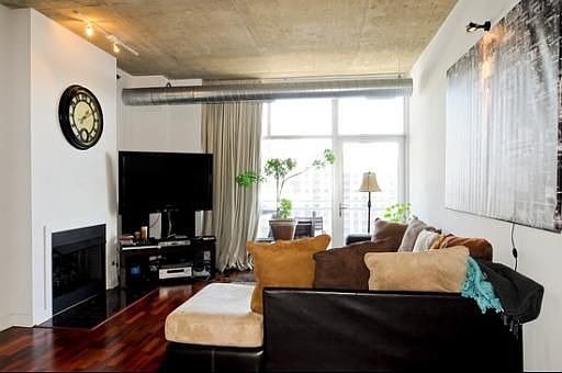 3rd image of 1305 S Michigan Ave APT 1710