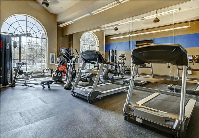 24 hour fitness center with cardio machines