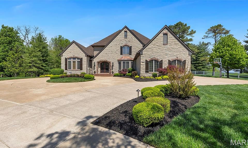 18231 Canyon Forest Ct, Chesterfield, MO 63005 | Zillow