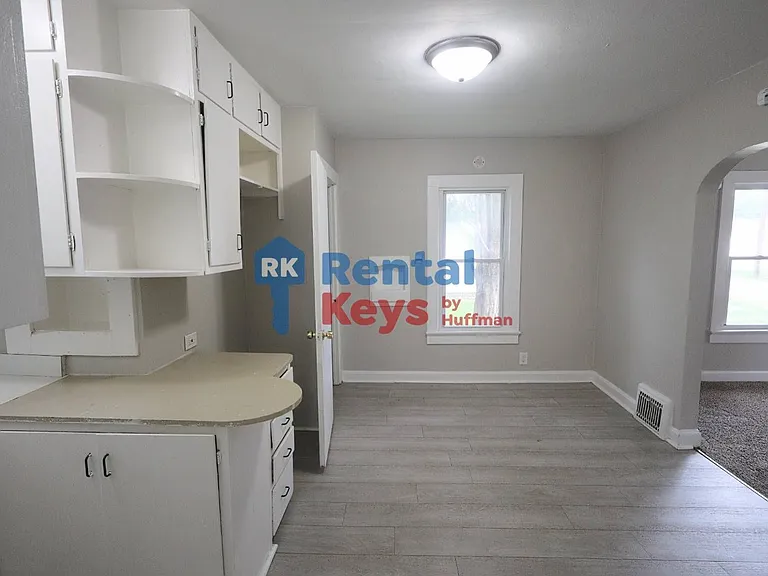 2525 S Rotherwood Ave — Photo 6