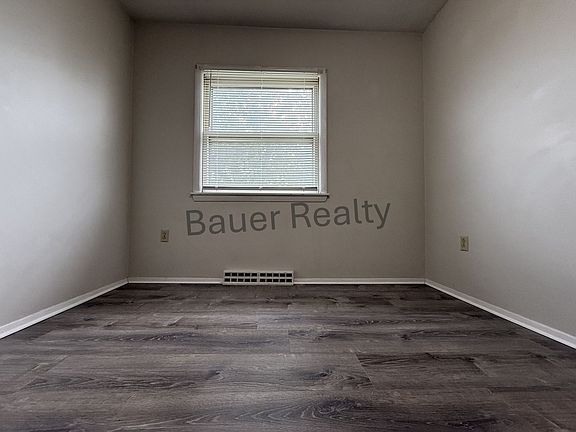 5th image of 220 Pleasant St APT 3