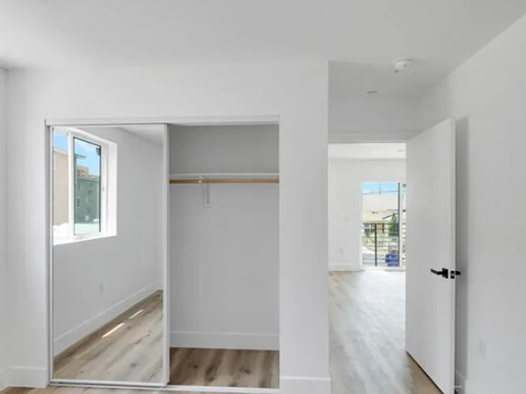 1146 N Sycamore Ave — Photo 14