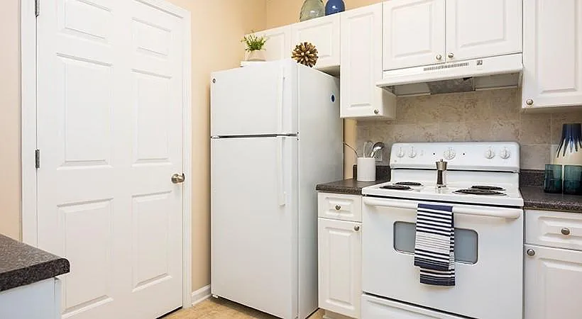 1 bed, 1.0 bath, 808 sqft, $1,348 — Photo 3