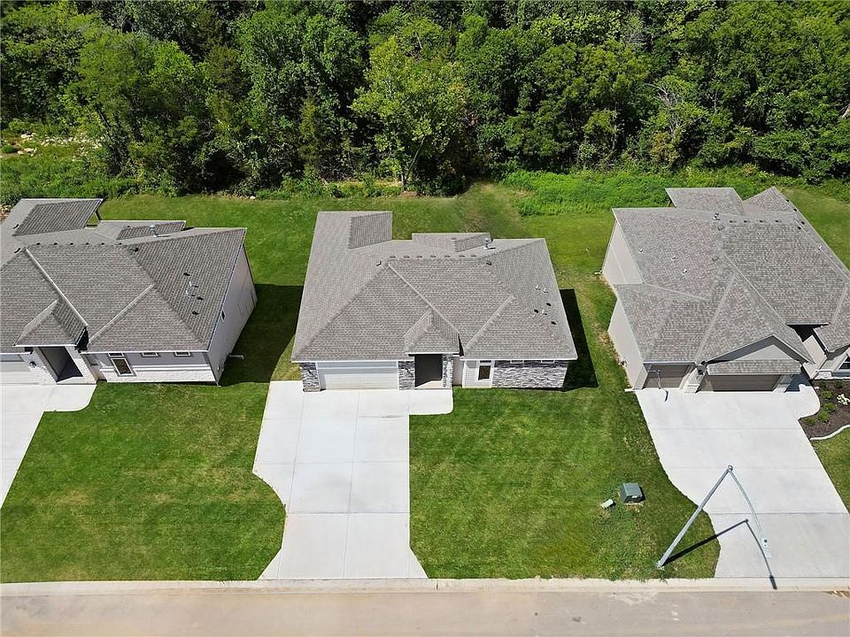 8556 Valley Spring Dr, De Soto, KS 66018 Zillow