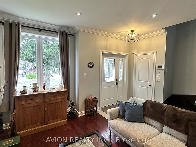 294 Warden Ave — Photo 4