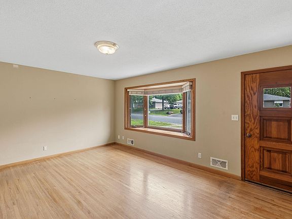 4th image of 8508 Rich Ave S