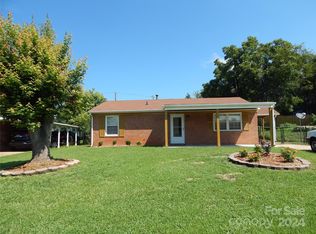 610 Milan Rd E, Charlotte, NC 28216