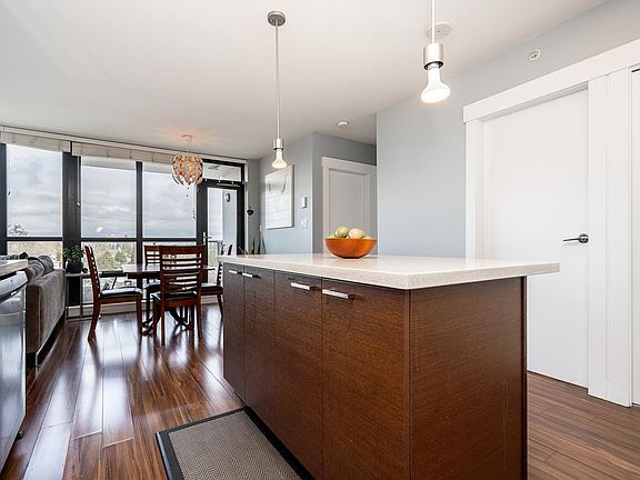 2nd image of 258 6th St #1002