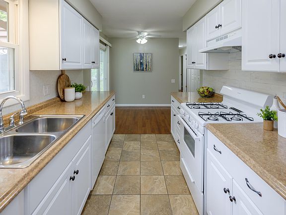 3rd image of 22977 Grandeur Ave