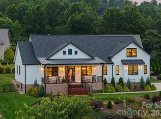 559 Blacksmith Run Dr, Hendersonville, NC 28792