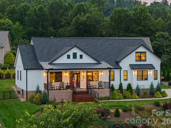 559 Blacksmith Run Dr, Hendersonville, NC 28792
