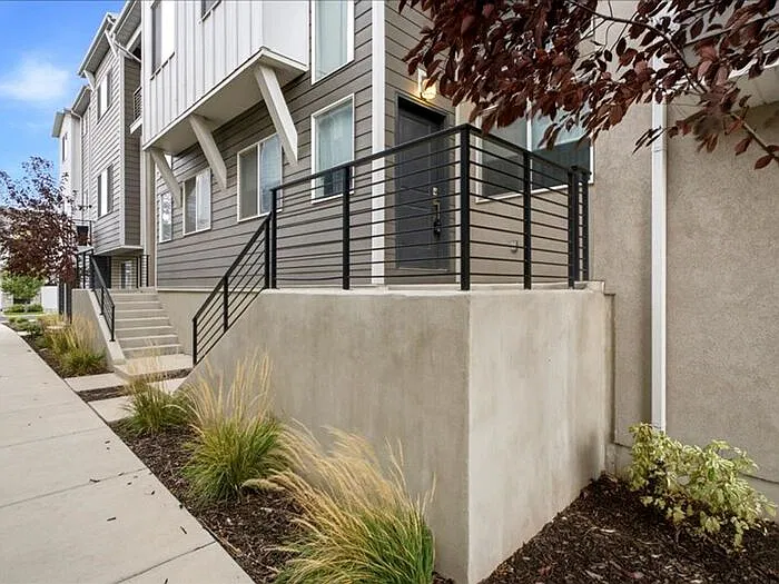 3 bed, 2.5 bath, 1919 sqft, $2,195 — Photo 1