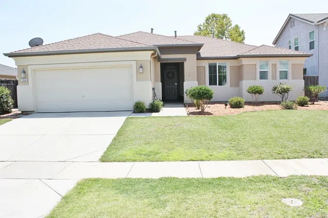 1640 Chateau Dr photo 1