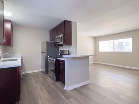 2609-2615 Fairmount Ave, One Bedroom