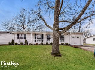370 Falcon Dr, Florissant, MO 63031