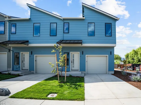 2032 Sunset Dr #1, Medford, OR 97501