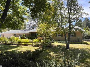 7888 E Broomfield Rd, Mount Pleasant, MI 48858