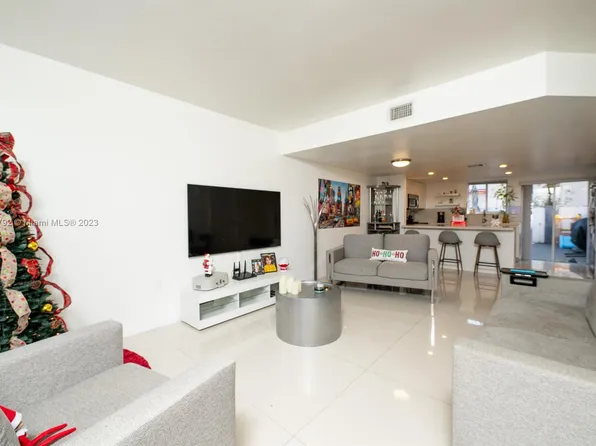 331 NW 82nd Ave APT 1304, Miami, FL 33126