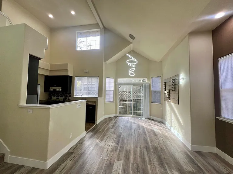 2749 Marlow Ct — Photo 9