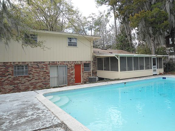 5th image of 903 NW 51st Ter