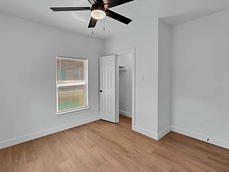 2400 Reuter Ave — Photo 13