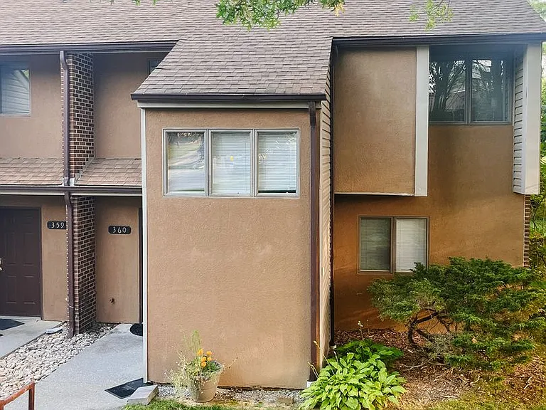 360 Shenandoah Cir — Photo 2