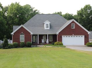 400 Silver Charm Ln, Edmonton, KY 42129