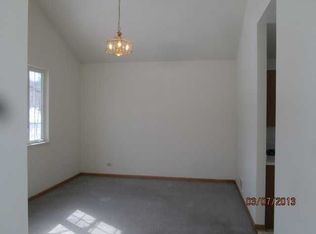 328 N Crooked Lake Ln, Lindenhurst, IL