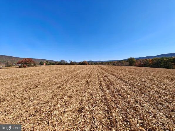 159 W Mountain Rd, Hegins, PA 17938