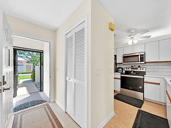 4th image of 5939 Parkwalk Circle W