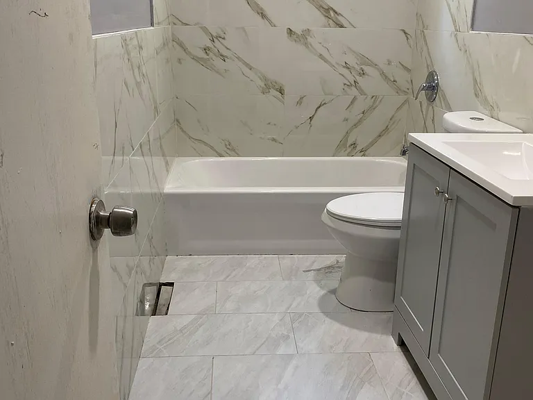 13240 S Saint Lawrence Ave — Photo 4