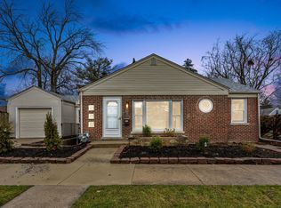 5200 Suffield Ct, Skokie, IL 60077