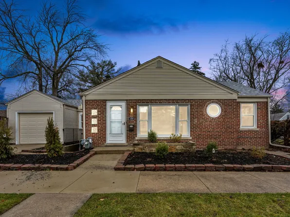 5200 Suffield Ct, Skokie, IL 60077