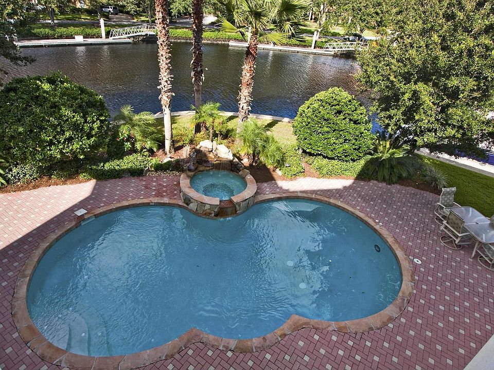 Pool, spa and waterfall
