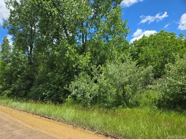 Roat Ct, Burton, MI 48509