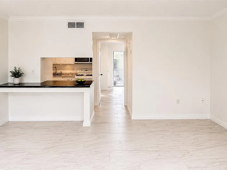 120 Blue Point Way #170 — Photo 3