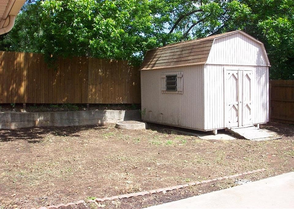2nd image of 1428 Evergreen Cir