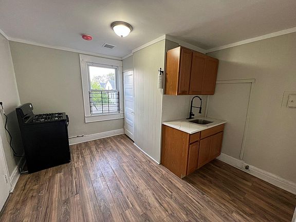 2nd image of 164 S 10th St #4