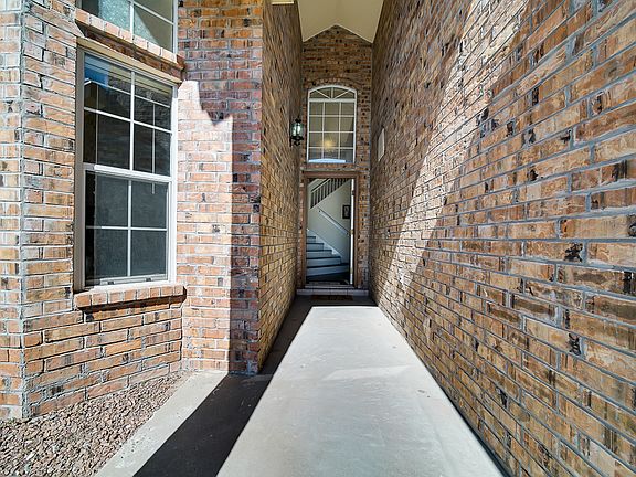 3rd image of 7517 Umbria Dr