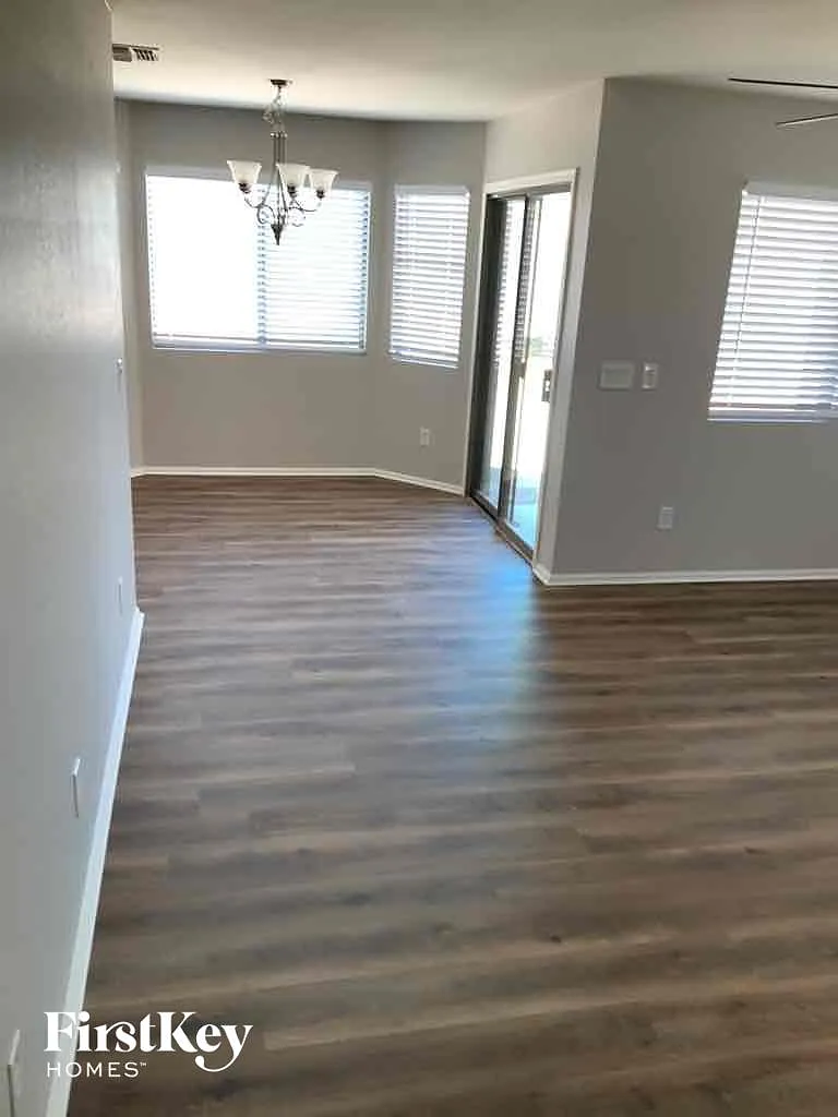3 bed, 2.0 bath, 1124 sqft, $1,970 — Photo 3
