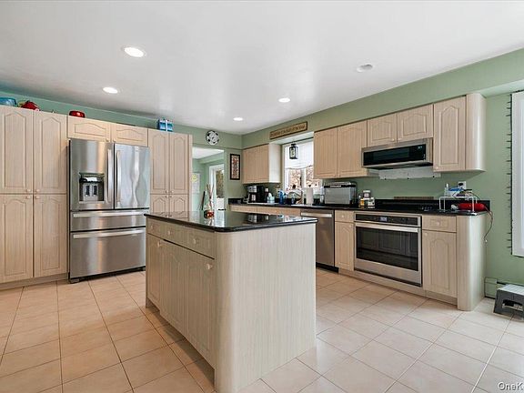 4th image of 5 Lafayette Place